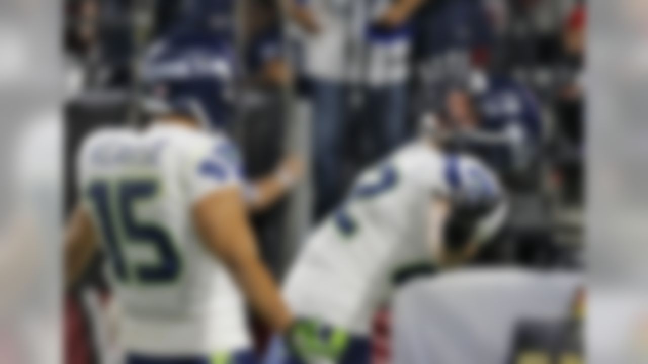 Seattle Seahawks tight end Luke Willson celebreats his touchdown as Jermaine Kearse (15) looks on during the first half of an NFL football game against the Arizona Cardinals, Sunday, Dec. 21, 2014, in Glendale, Ariz. (AP Photo/Rick Scuteri)