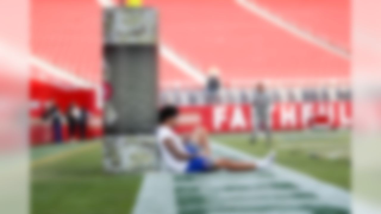 New York Giants tight end Evan Engram (88) sits in the end zone prior to an NFL football game against the San Francisco 49ers on Monday, Nov. 12, 2018, in Santa Clara, Calif. (Ryan Kang/NFL)