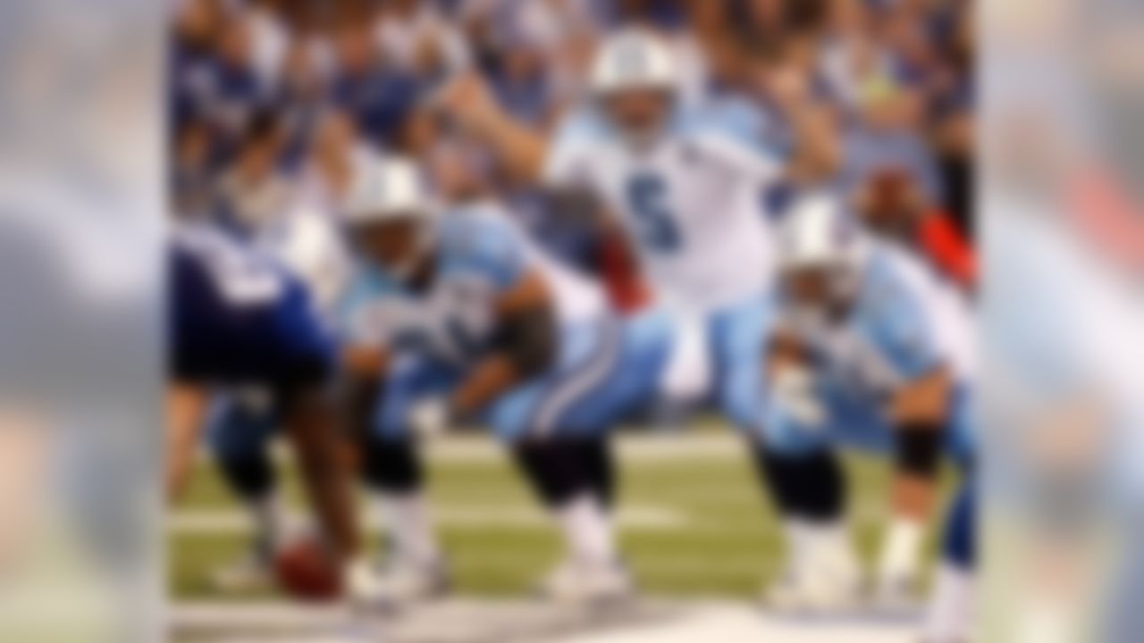 INDIANAPOLIS - DECEMBER 28:  Quarterback Kerry Collins #5 of the Tennessee Titans calls the play during the game against the Indianapolis Colts at Lucas Oil Stadium December 28, 2008 in Indianapolis, Indiana.  (Photo by Jamie Squire/Getty Images)