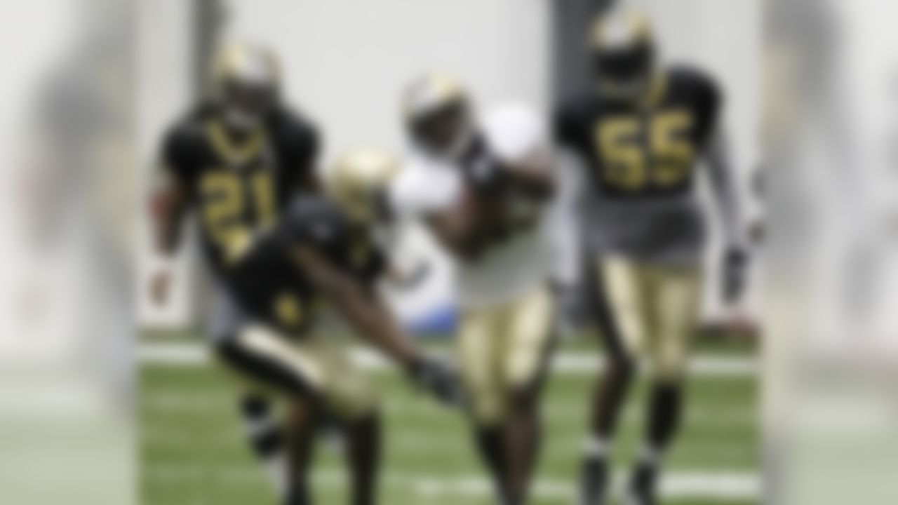 New Orleans Saints newly acquired free agent Darren Sproles, second from right, rushes through a hole during kick return drills at NFL football training camp in Metairie, La., Thursday, Aug. 4, 2011. (AP Photo/Gerald Herbert)