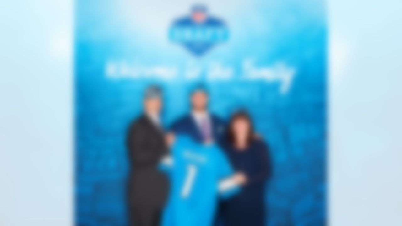 Ohio State offensive tackle Taylor Decker poses for a photo with his family after being selected by the Detroit Lions during the 2016 NFL Draft at the Auditorium Theatre in Chicago. (Eric Espino/NFL)