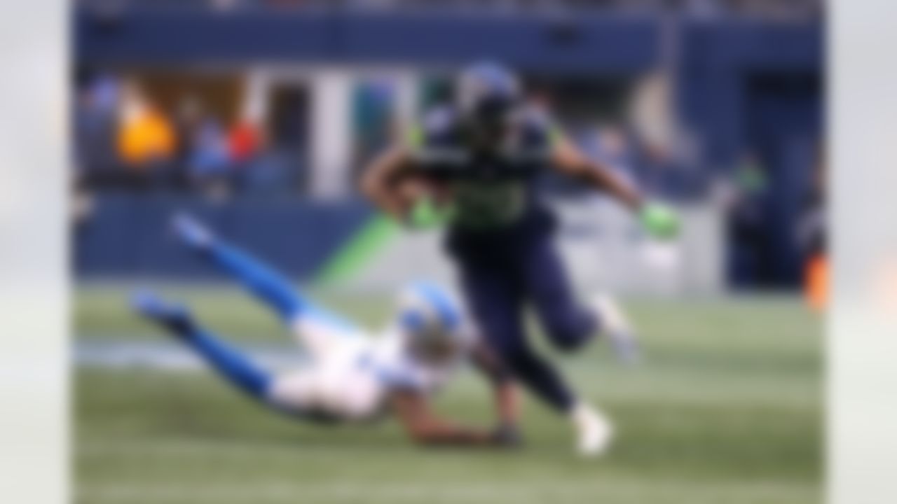 oSeattle Seahawks running back Rashaad Penny (20) runs the ball during an NFL football game against the Detroit Lions on Sunday, January 2, 2022 in Seattle, Washington.