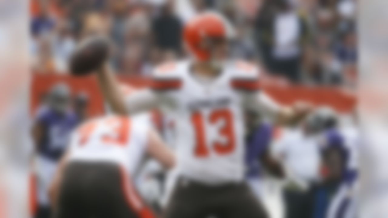 Cleveland Browns quarterback Josh McCown throws in the first half of an NFL football game against the Baltimore Ravens, Sunday, Sept. 18, 2016, in Cleveland. (AP Photo/Ron Schwane)