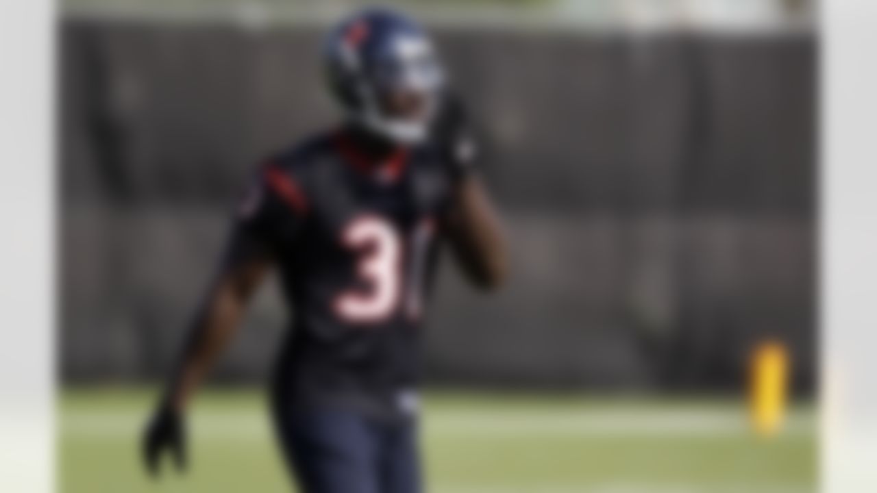 Houston Texans safety Bernard Pollard makes a defensive call during a NFL football training camp practice Wednesday, Aug. 4, 2010 in Houston. (AP Photo/David J. Phillip)