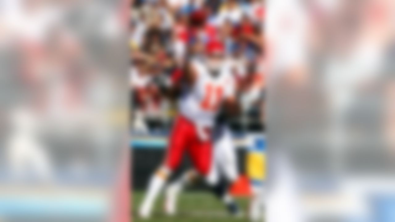 Quarterback Damon Huard #11 of Kansas City Chiefs throws the ball against the San Diego Chargers during the 2nd half of their NFL game on September 30, 2007 at Qualcomm Stadium in San Diego, California. Chiefs won 30-16. (Photo by Donald Miralle/Getty Images)