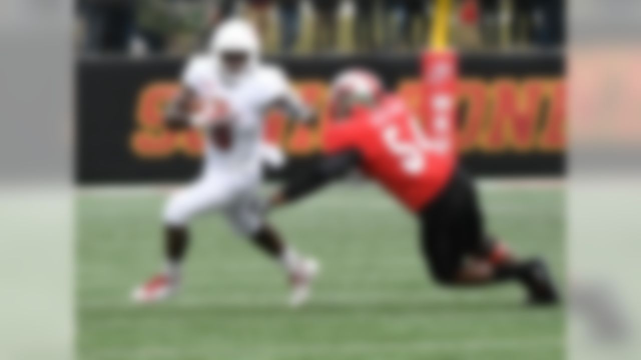 Singletary's jaw-dropping rushing touchdown total of 32 was way ahead of San Diego State's Rashaad Penny, who was second in 2017 with 23 TDs. Singletary (5-foot-9, 200 pounds, per school measurements) is a little lighter than scouts prefer when looking for primary runners, but his tape shows good toughness between the tackles. Singletary isn't a power back, but he can break tackles. He possesses the impressive ability to process traffic quickly and make sudden, lateral cuts to find openings outside of the intended rush track.