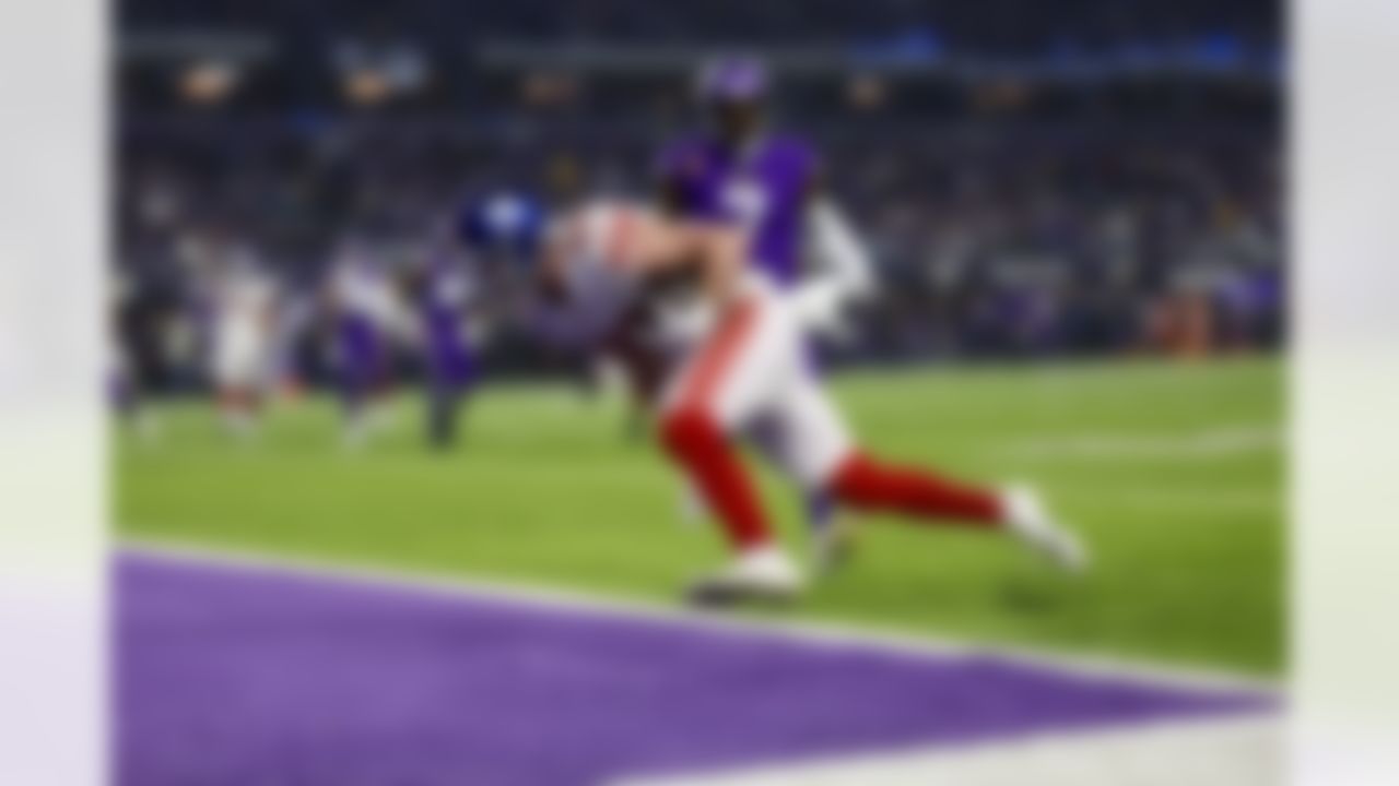 New York Giants tight end Daniel Bellinger (82) runs the ball for a touchdown during an NFL Super Wild Card Weekend playoff game against the Minnesota Vikings on Sunday, January 15, 2023 in Minneapolis, Minnesota.