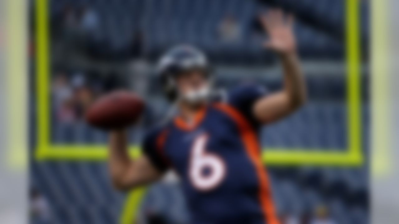 DENVER - AUGUST 22:  Quarterback Jay Cutler #6 of the Denver Broncos warms up prior to facing the Green Bay Packers during NFL preseason action at Invesco Field on August 22, 2008 in Denver, Colorado.  (Photo by Doug Pensinger/Getty Images)