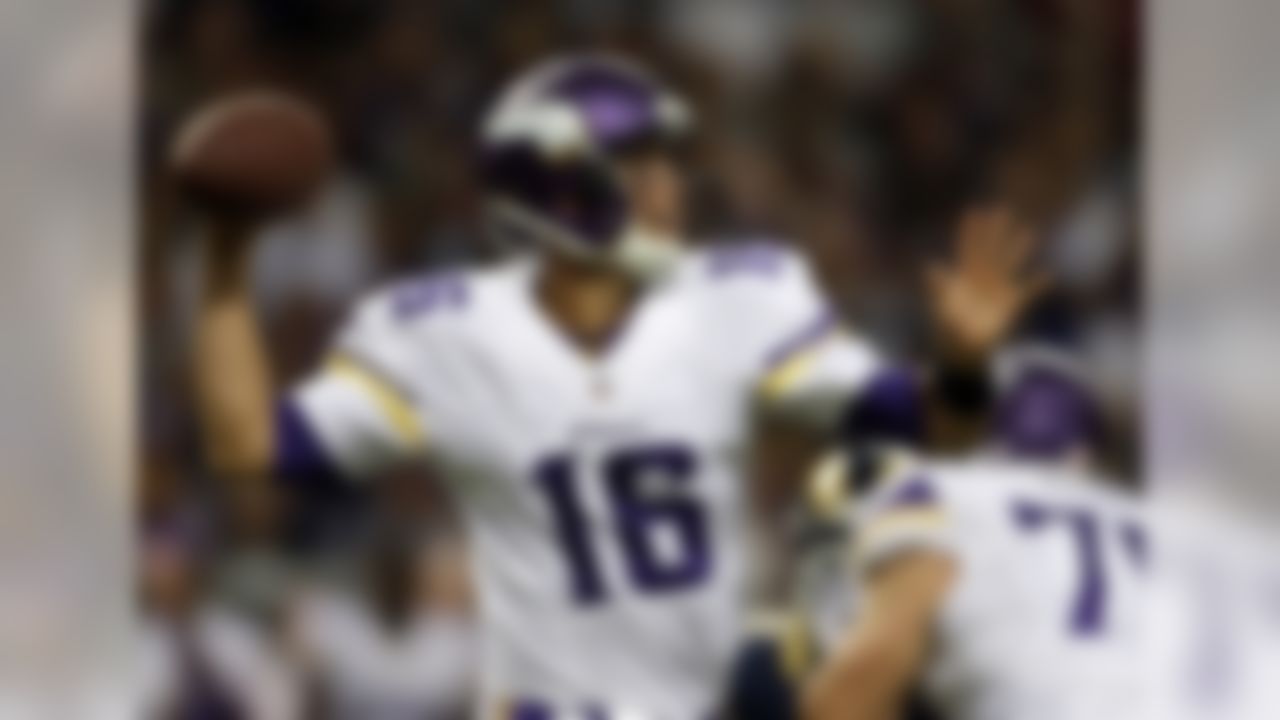 Minnesota Vikings quarterback Matt Cassel throws during the first quarter an NFL football game against the St. Louis Rams Sunday, Sept. 7, 2014, in St. Louis. (AP Photo/Jeff Roberson)