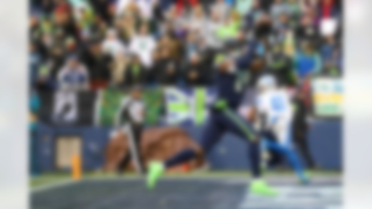 Seattle Seahawks wide receiver DK Metcalf (14) catches a touchdown during an NFL football game against the Detroit Lions on Sunday, January 2, 2022 in Seattle, Washington.