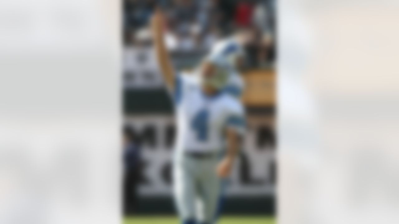 OAKLAND, CA - SEPTEMBER 09: Jason Hanson #4 of the Detroit Lions celebrates after kciking a field goal in the fourth quater against the Oakland Raiders during an NFL game on September 9, 2007 at McAfee Coliseum in Oakland, California.  (Photo by Jed Jacobsohn/Getty Images)