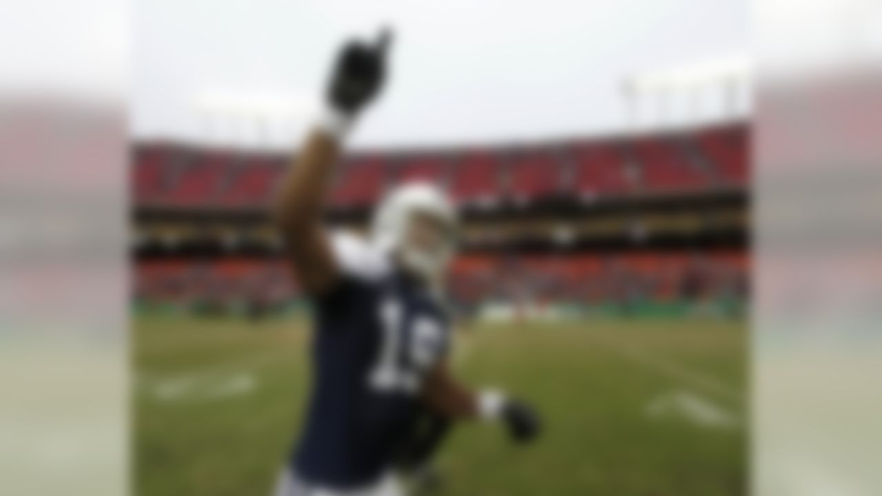 Dallas Cowboys wide receiver Miles Austin runs off the field after scoring a touchdown to win an NFL football game against the Kansas City Chiefs in overtime Sunday, Oct. 11, 2009 in Kansas City, Mo. Dallas won the game 26-20. (AP Photo/Charlie Riedel)