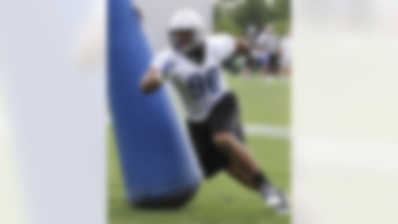Detroit Lions rookie defensive tackle Ndamukong Suh works out during NFL football minicamp in Allen Park,  Mich., Wednesday, June 23, 2010. (AP Photo/Paul Sancya)