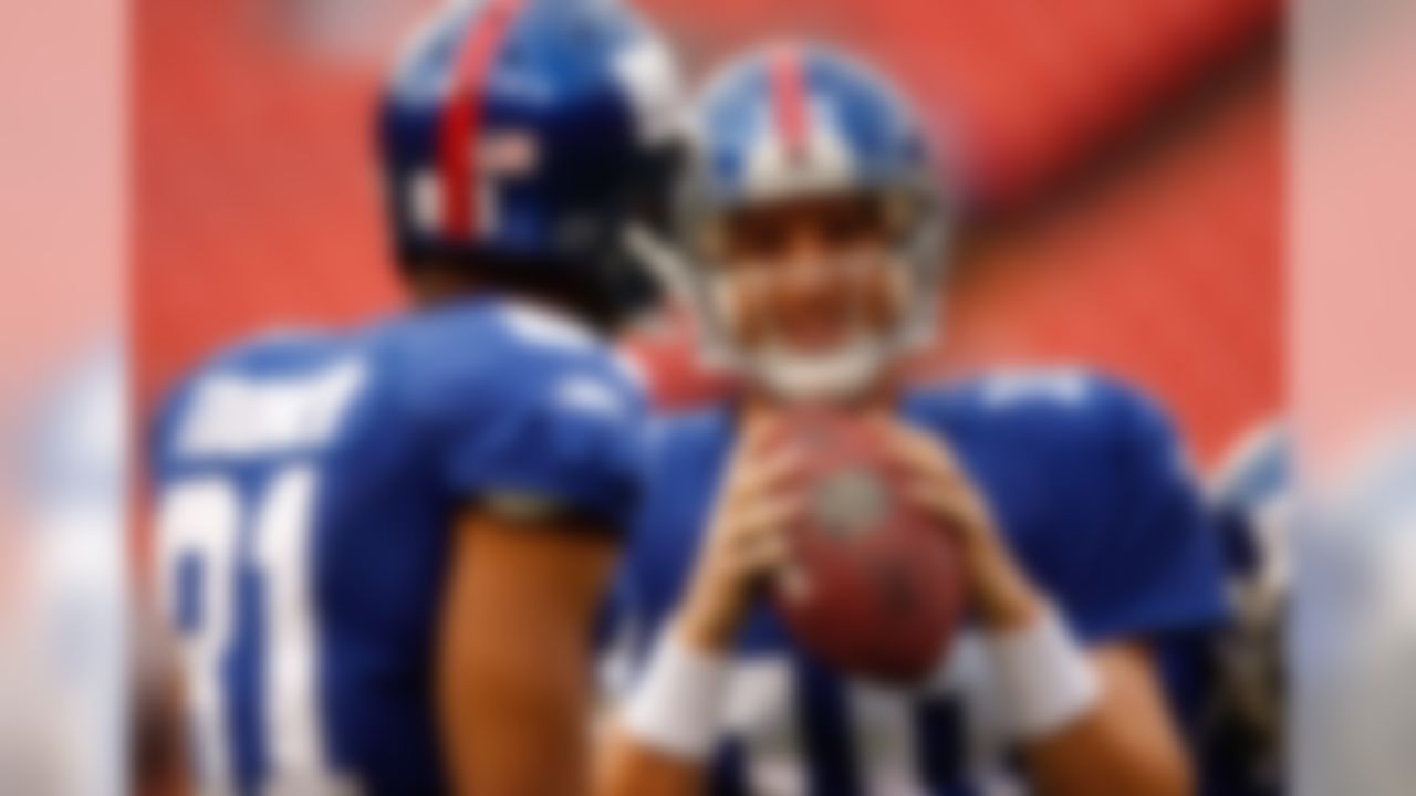 EAST RUTHERFORD, NJ - AUGUST 28:  Quarterback Eli Manning #10 of the New York Giants warms up before playing against the New England Patriots on August 28, 2008 at Giants Stadium in East Rutherford, New Jersey.  (Photo by Mike Ehrmann/Getty Images)