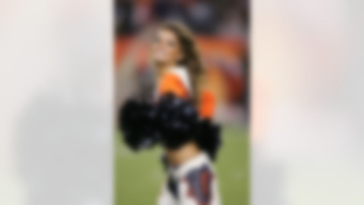 2011 NFL Cheerleaders: Week 11