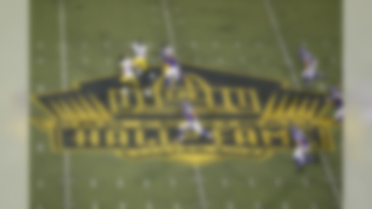 A general view of the midfield is seen during a game between the Minnesota Vikings and the Pittsburgh Steelers at Tom Benson Hall of Fame Stadium in Canton, Ohio on Aug. 9, 2015. (Ben Liebenberg/NFL)