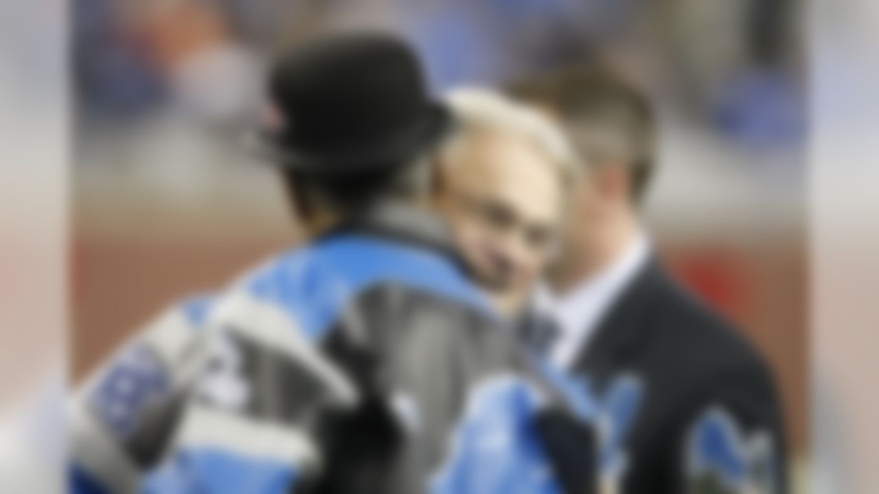 Detroit Lions great Yale Lary, center, greets Lem Barney during halftime of an NFL football game against the Cleveland Browns in Detroit, Sunday, Nov. 22, 2009. (AP Photo/Carlos Osorio)