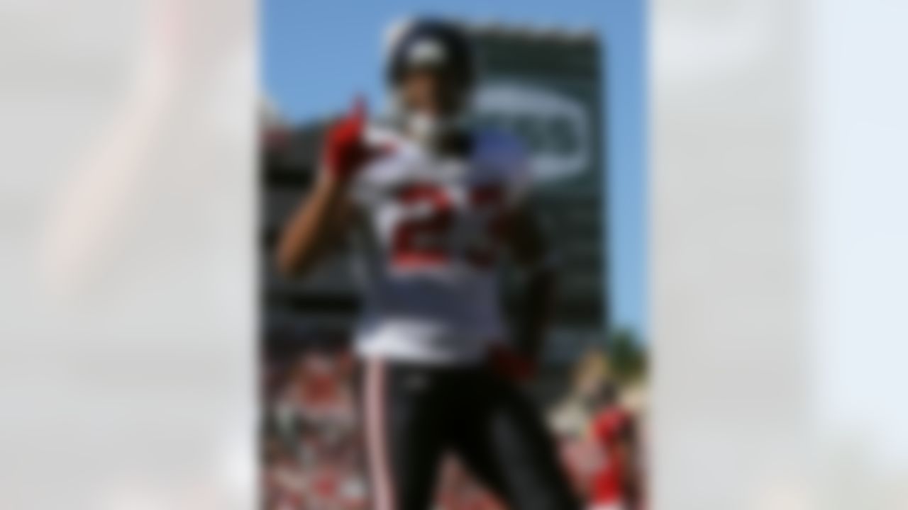 Houston Texans running back Arian Foster (23) gestures toward Tampa Bay Buccaneers fans during the second quarter of an NFL football game on Sunday, Nov. 13, 2011, in Tampa, Fla. (AP Photo/Margaret Bowles)