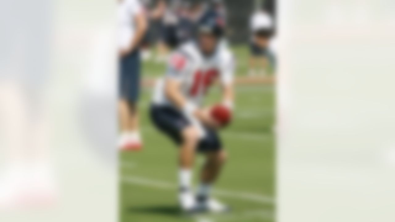 HOUSTON - MAY 09:  Quarterback Sage Rosenfels #18 of the Houston Texans participates in morning  drills May 9, 2008 in Houston,Texas.  (Photo by Bob Levey/Getty Images)