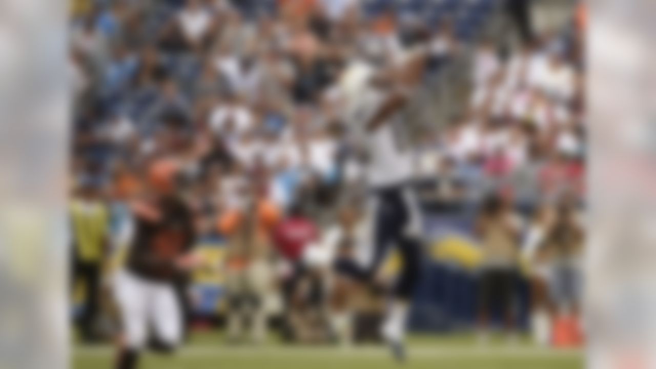 San Diego Chargers wide receiver Malcom Floyd, right, hauls in a pass as Cleveland Browns cornerback Pierre Desir defends during the first half in an NFL football game Sunday, Oct. 4, 2015, in San Diego. (AP Photo/Denis Poroy)