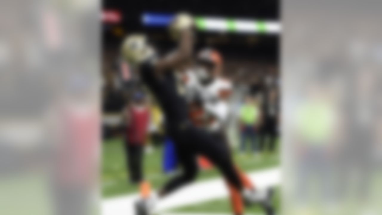 New Orleans Saints wide receiver Michael Thomas, left, scores a touchdown over Cleveland Browns cornerback Denzel Ward during the second half of an NFL football game in New Orleans, Sunday, Sept. 16, 2018. (AP Photo/Bill Feig)