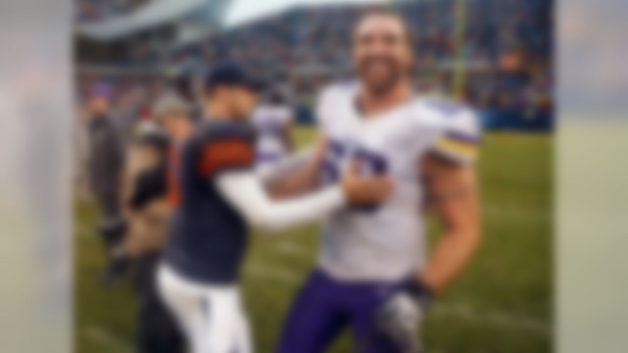 Jared Allen is your newest member of the Chicago Bears. A move that seemingly came out of nowhere since it seemed like Allen was going to join the defending Super Bowl champions, the Seattle Seahawks. But Allen instead will join the Monsters of the Midway. It will be strange for Allen to go from Vikings purple to the navy and orange of the Bears.