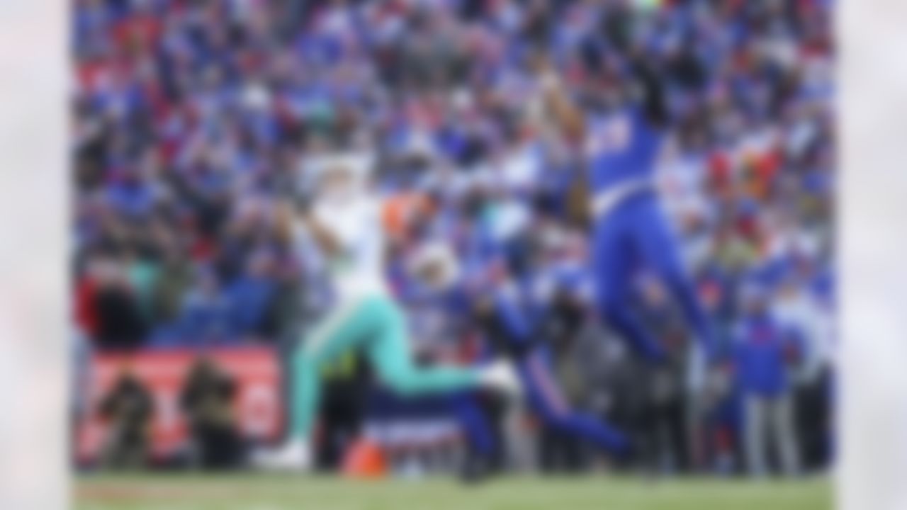 Miami Dolphins tight end Mike Gesicki (88) makes a catch during an NFL Super Wild Card Weekend playoff game against the Buffalo Bills on Sunday, January 15, 2023 in Orchard Park, New York.