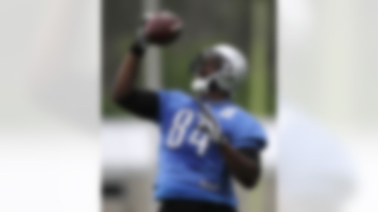Detroit Lions tight end Brandon Pettigrew catches a football during NFL minicamp in Allen Park,  Mich., Wednesday, June 23, 2010. (AP Photo/Paul Sancya)