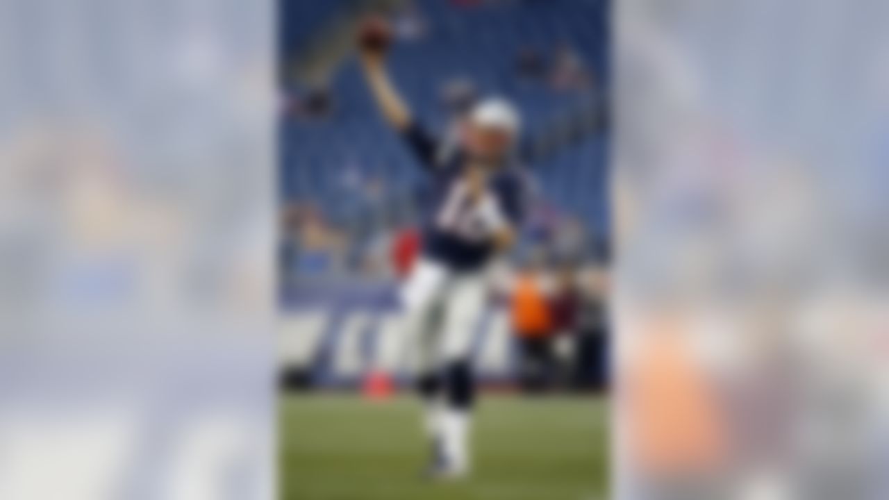 New England Patriots quarterback Tom Brady warms up before an NFL preseason football game against the New York Giants, Thursday, Aug. 29, 2013, in Foxborough, Mass. (AP Photo/Elise Amendola)