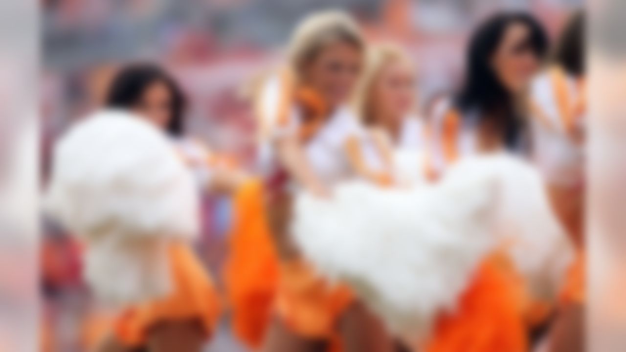 2011 NFL Cheerleaders: Week 13