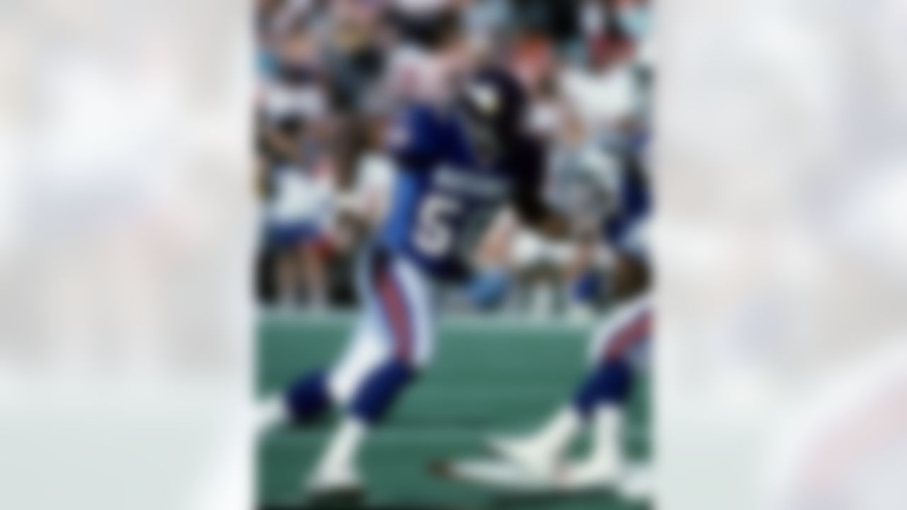 Minnesota Vikings defensive end Chris Doleman (56) rushes the passer during the Pro Bowl in February 1994 at Aloha Stadium in Honolulu, Hawaii. (AP Photo/NFL Photos)