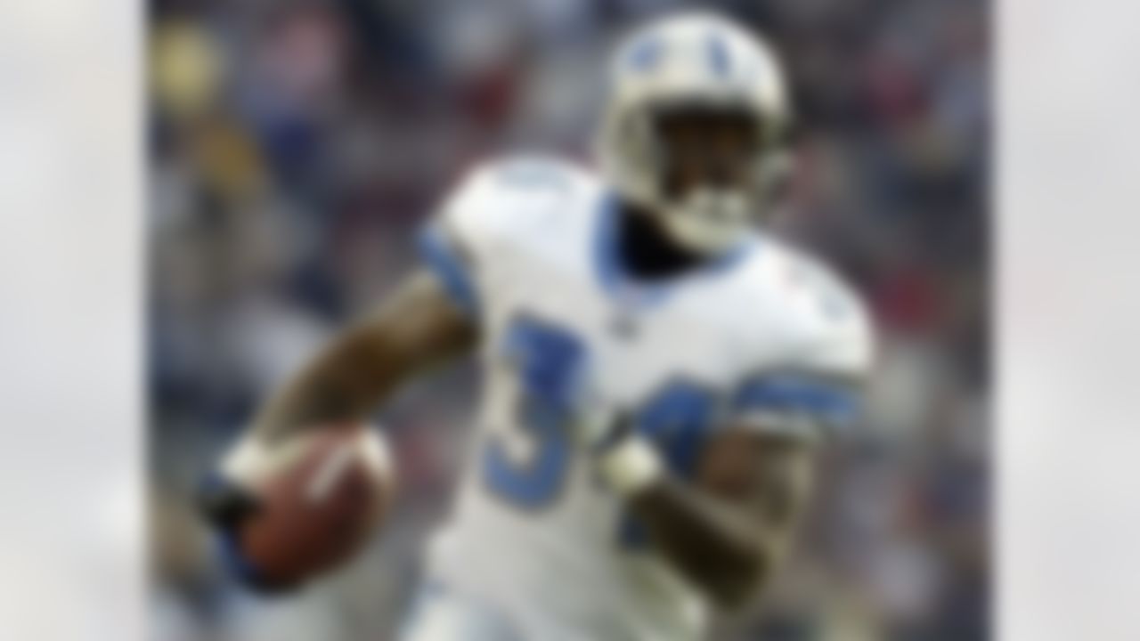 FOXBORO, MA - DECEMBER 03: Kevin Jones #34 of the Detroit Lions carries the ball in the first half against the New England Patriots on December 3, 2006 at Gillette Stadium in Foxboro, Massachusetts. Photo by Getty Images.