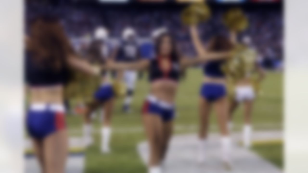 Nfl Cheerleaders Celebrate The Armed Forces 