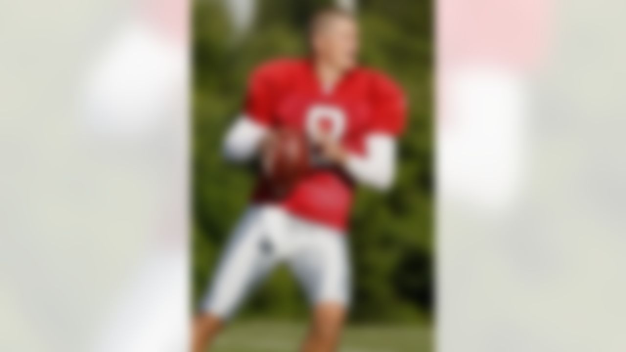 ALLEN PARK, MI - JULY 24: Jon Kitna #8 of the Detroit Lions gets ready to throw during training camp at the Detroit Lions Headquarters and Training Facility on July 24, 2008 in Allen Park, Michigan. (Photo by Gregory Shamus/Getty Images)