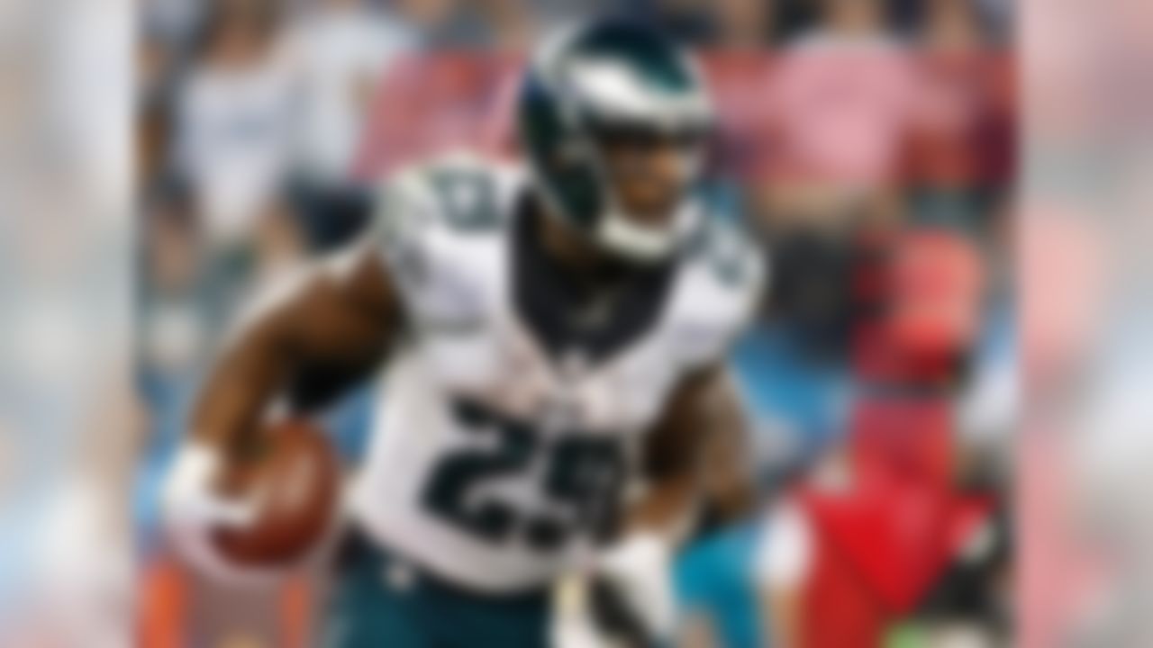 All season long, observers noted that Murray was a bad fit for the Eagles offense. It looks like Chip Kelly is starting to agree. The veteran running back has seen fewer and fewer touches over the past few weeks. Now that Ryan Mathews appears on track to return to the field, Murray's opportunities could diminish even further. The fear that last season's leading rusher was in line for a setback have become fully realized in the final month of the fantasy season.