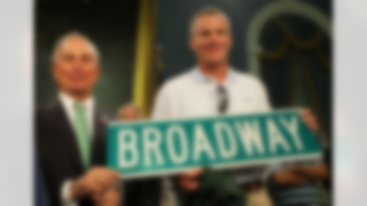 NEW YORK - AUGUST 08: New York City Mayor Michael Bloomberg and New York Jets Quarterback Brett Favre pose for a photo during a press conference to Welcome Brett Favre to New York at City Hall on August 8, 2008 in New York City. Favre was traded to the New York Jets from the Green Bay Packers. (Photo by Mike Stobe/Getty Images)