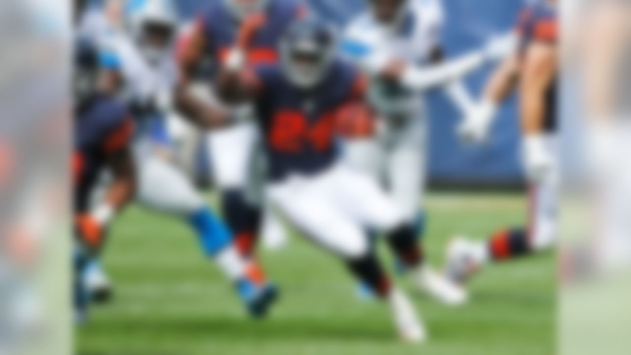 Howard nailed his first full audition for the featured back role in Chicago, taking his 23 carries for 111 rushing yards (4.83 ypc) and adding 21 receiving yards on three catches. With Jeremy Langford on the shelf for several more weeks, it appears Howard will have a sizeable weekly workload fantasy owners can rely on. While Howard's 23 carries on Sunday are three more than Langford's career-high, Howard has more career 100-rushing yard games than Langford and has averaged 4.8-plus yards per carry three times in three career games, something Langford has done just twice. These are tiny sample sizes so we need not draw conclusions that are to be written in stone, but it sure looks like Howard will not only see a heavy workload, but be able to produce on those touches as well. FAAB suggestion: 30 percent.