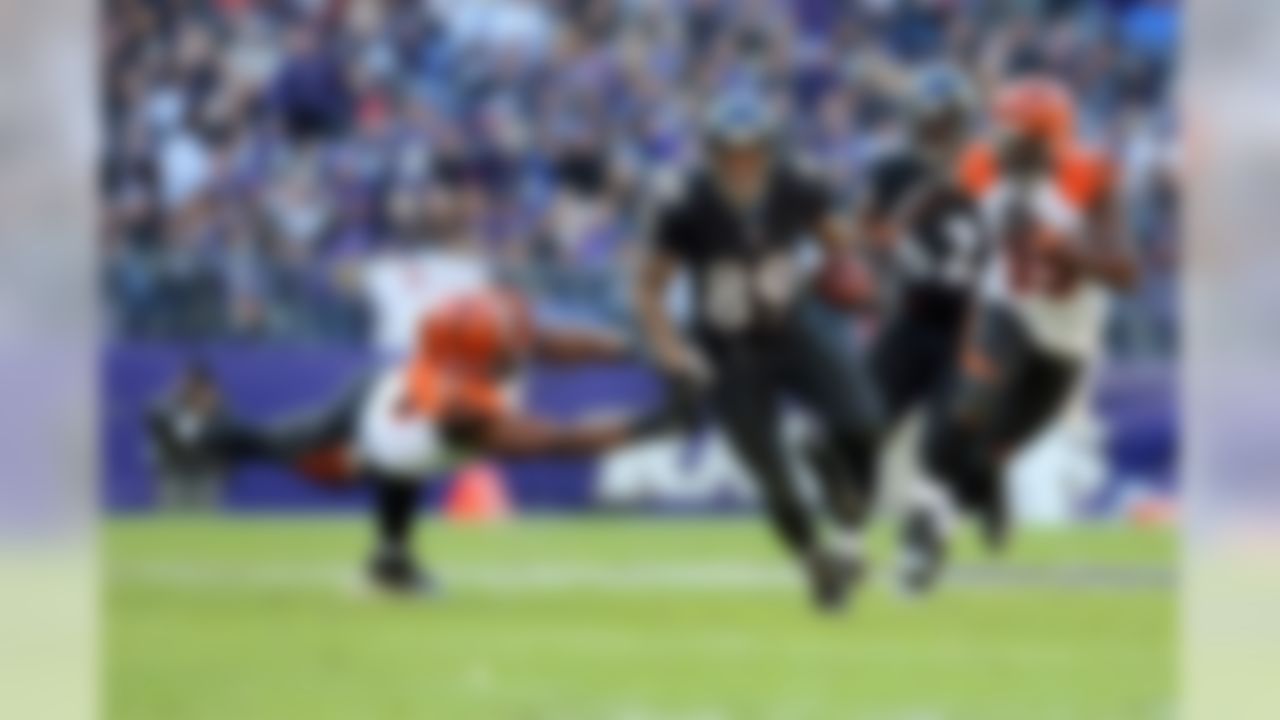 Baltimore Ravens wide receiver Steve Smith (89) avoids a tackle by Cincinnati Bengals outside linebacker Vincent Rey (57) during an NFL football game at M&T Bank Stadium, Sunday, Nov. 27, 2016 in Baltimore, Md.  The Ravens defeated the Bengals 19-14. (Perry Knotts/NFL)