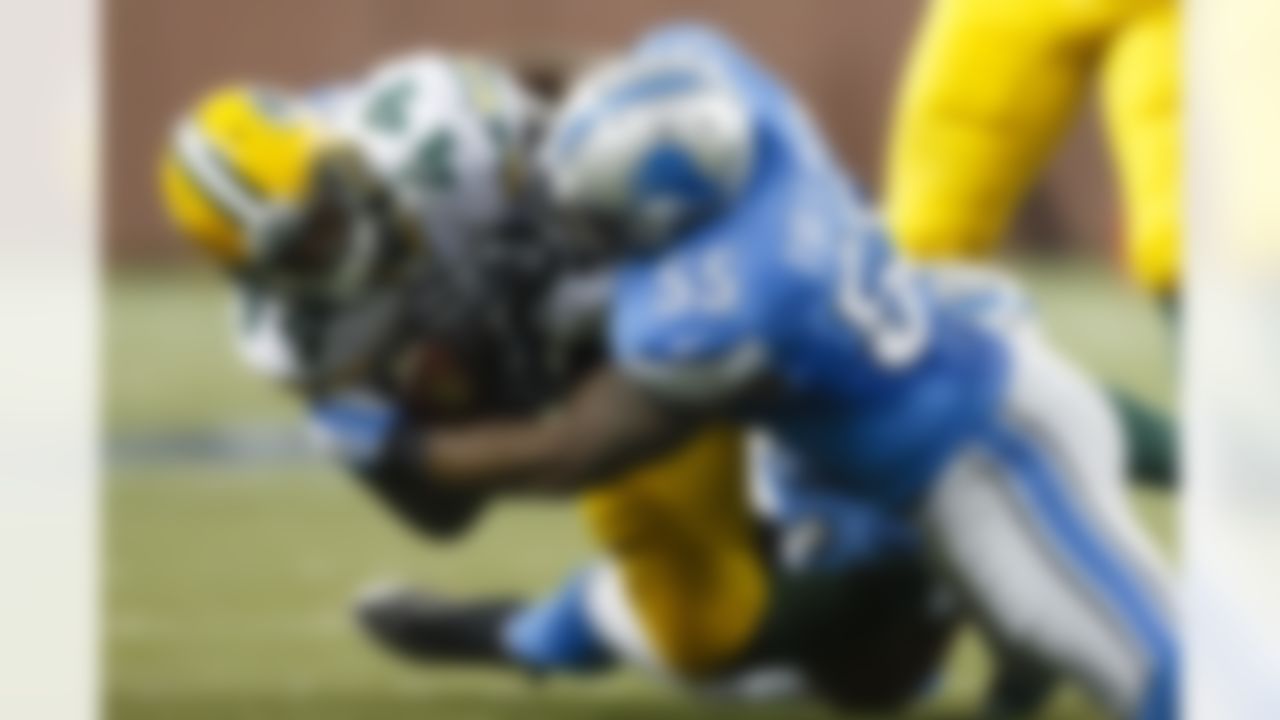 Green Bay Packers running back James Starks (44) is tackled by Detroit Lions middle linebacker Stephen Tulloch (55) in the second half of an NFL football game at Ford Field in Detroit, Sunday, Nov. 18, 2012. (AP Photo/Rick Osentoski)