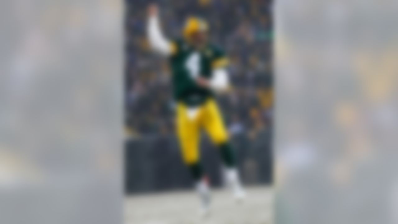 GREEN BAY, WI - JANUARY 12:  Quarterback Brett Favre #4 of the Green Bay Packers celebrates after throwing a two-yard touchdown pass to wide receiver Greg Jennings #85 in the second quarter against the Seattle Seahawks during the NFC divisional playoff game on January 12, 2008 at Lambeau Field in Green Bay, Wisconsin.  (Photo by Jamie Squire/Getty Images)