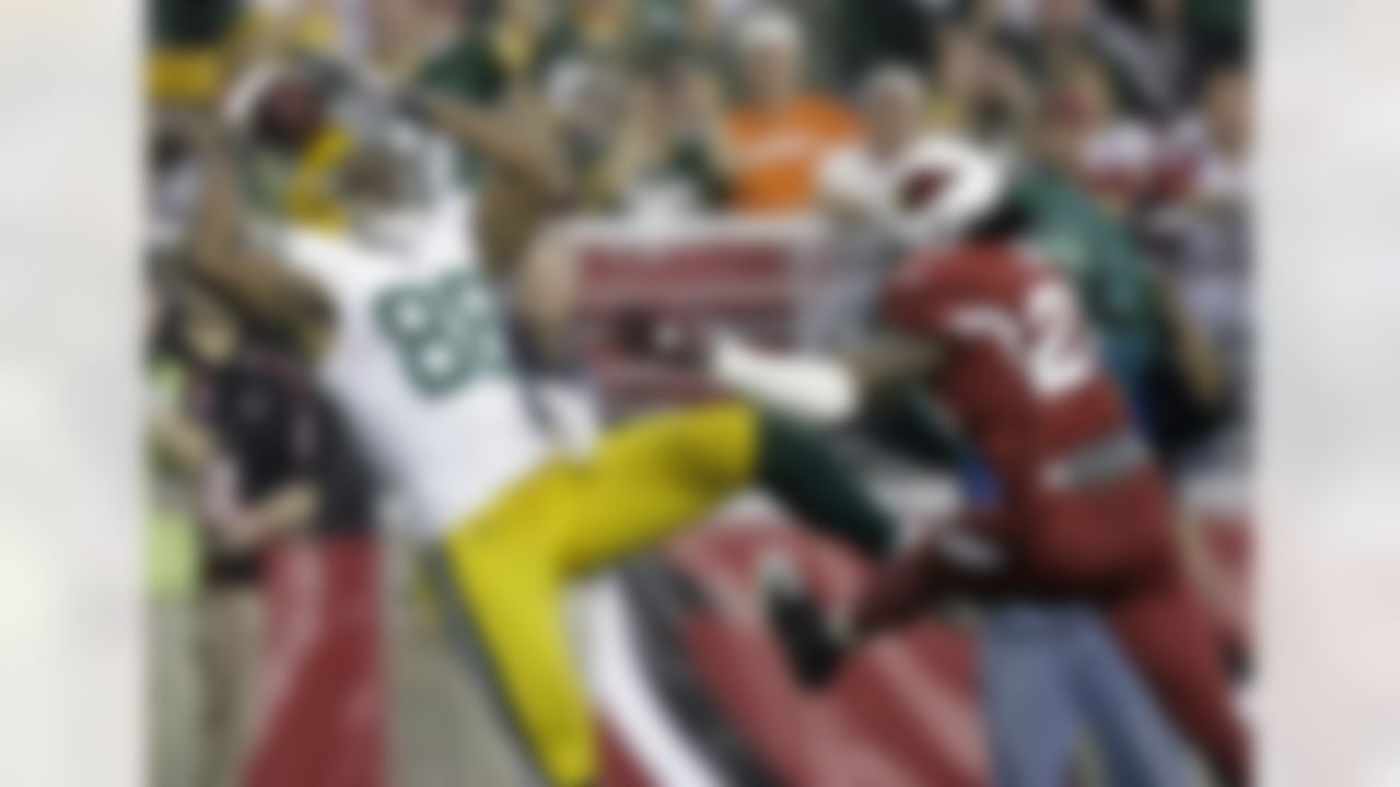 Green Bay Packers tight end Jermichael Finley (88) pulls in a touchdown pass as Arizona Cardinals cornerback Greg Toler defends during the second half on an NFL football game Sunday, Jan. 3, 2010, in Glendale, Ariz. The Packers won 33-7. (AP Photo/Paul Connors)