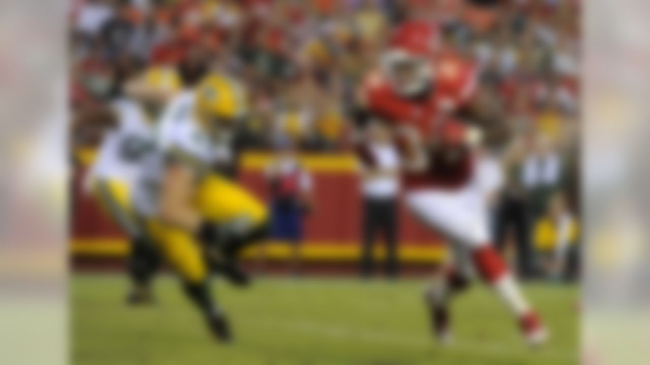 Kansas City Chiefs running back Knile Davis (34) runs for a touchdown away from Green Bay Packers linebacker Jake Ryan (47) during the first half of an NFL preseason football game in Kansas City, Mo., Thursday, Sept. 1, 2016. (AP Photo/Ed Zurga)