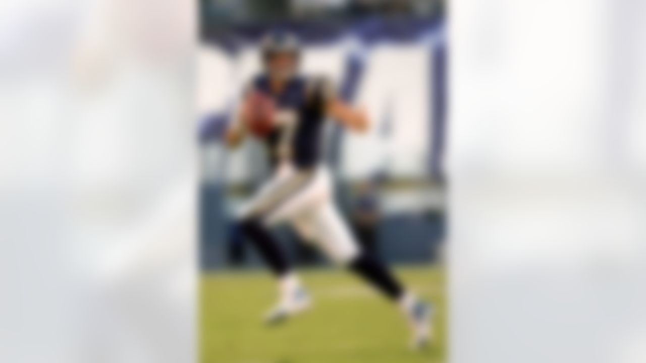 SAN DIEGO - NOVEMBER 26: Quarterback Philip Rivers #17 of the San Diego Chargers looks for a receiver down field during the game against the Oakland Raiders on November 26, 2006 at Qualcomm Stadium in San Diego, California. The Chargers defeated the Raiders, 21-14. (Photo by Stephen Dunn/Getty Images)