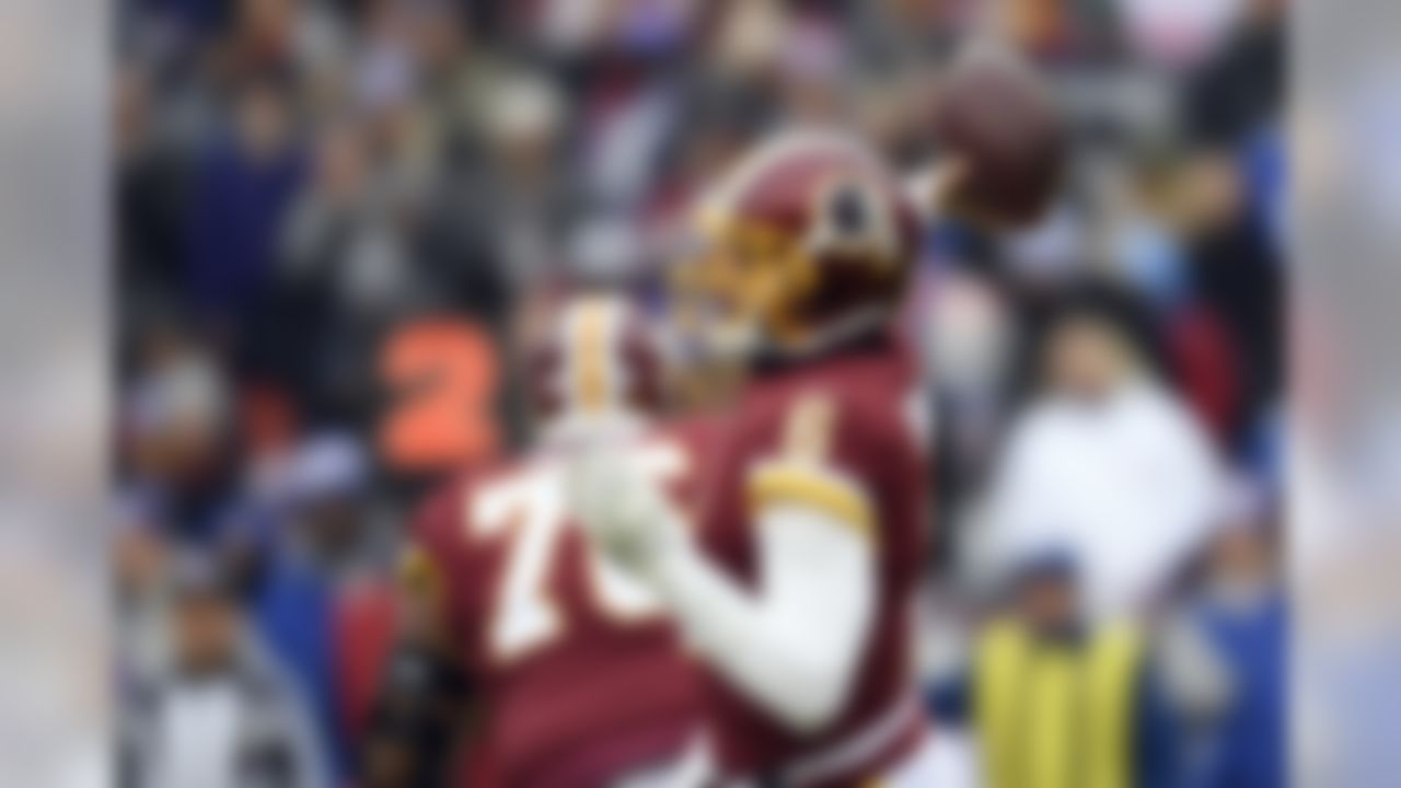 Washington Redskins quarterback Mark Sanchez (6) throws during the first half of an NFL football game against the New York Giants, Sunday, Dec. 9, 2018, in Landover, Md. (AP Photo/Nick Wass)