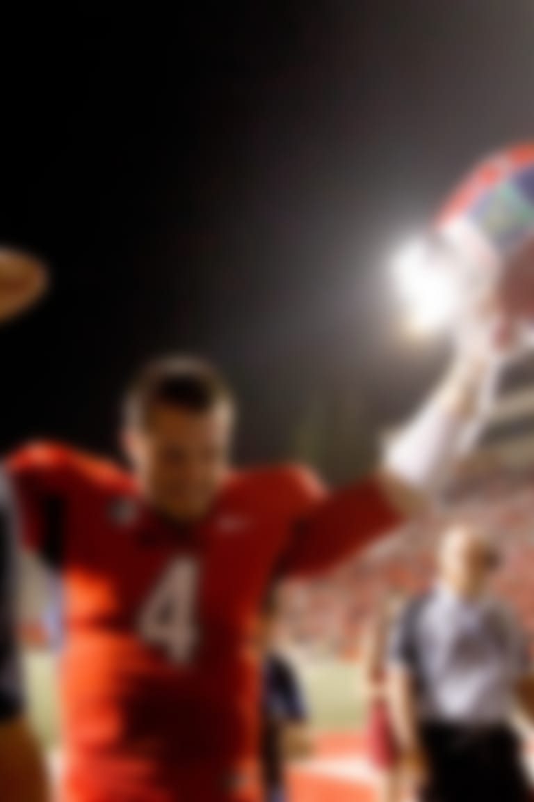 Derek-Carr-Sidelines-Hero-A