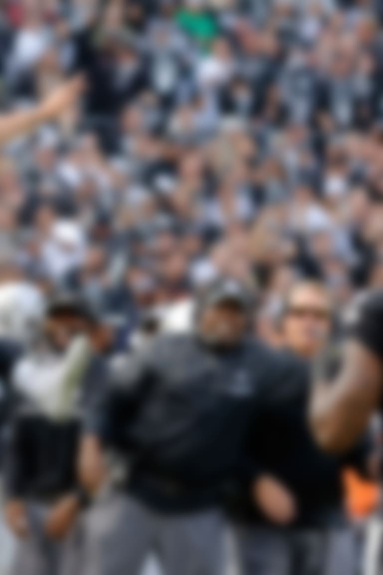 Derek-Carr-Sidelines-Hero-B