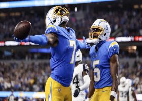 Herbert's fourth-down TD pass to Everett makes it a 17-16 game