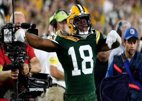 Rodgers pinpoints Cobb for 20-yard gain while on the run