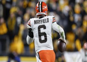 Baker Mayfield escapes muddy pocket with 14-yard scramble