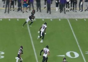 Ward is wide open out of the backfield on 26-yard catch-and-run